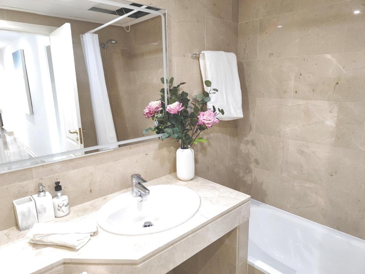דירות 15 First Line Penthouse With Wonderful Seaview Near Duquesa Golf Manilva Andalucia מראה חיצוני תמונה