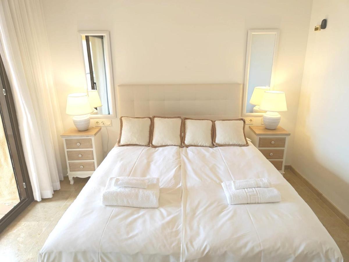 דירות 15 First Line Penthouse With Wonderful Seaview Near Duquesa Golf Manilva Andalucia מראה חיצוני תמונה