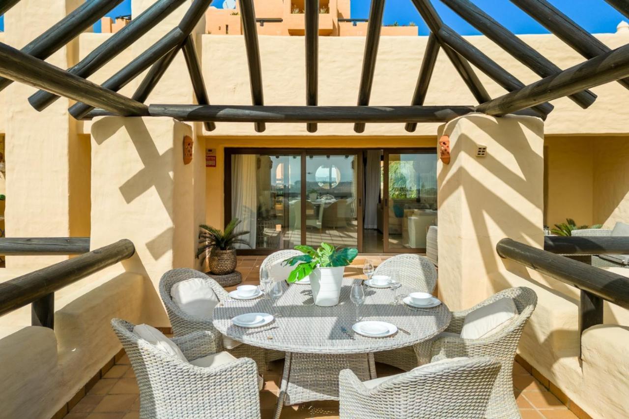דירות 15 First Line Penthouse With Wonderful Seaview Near Duquesa Golf Manilva Andalucia מראה חיצוני תמונה
