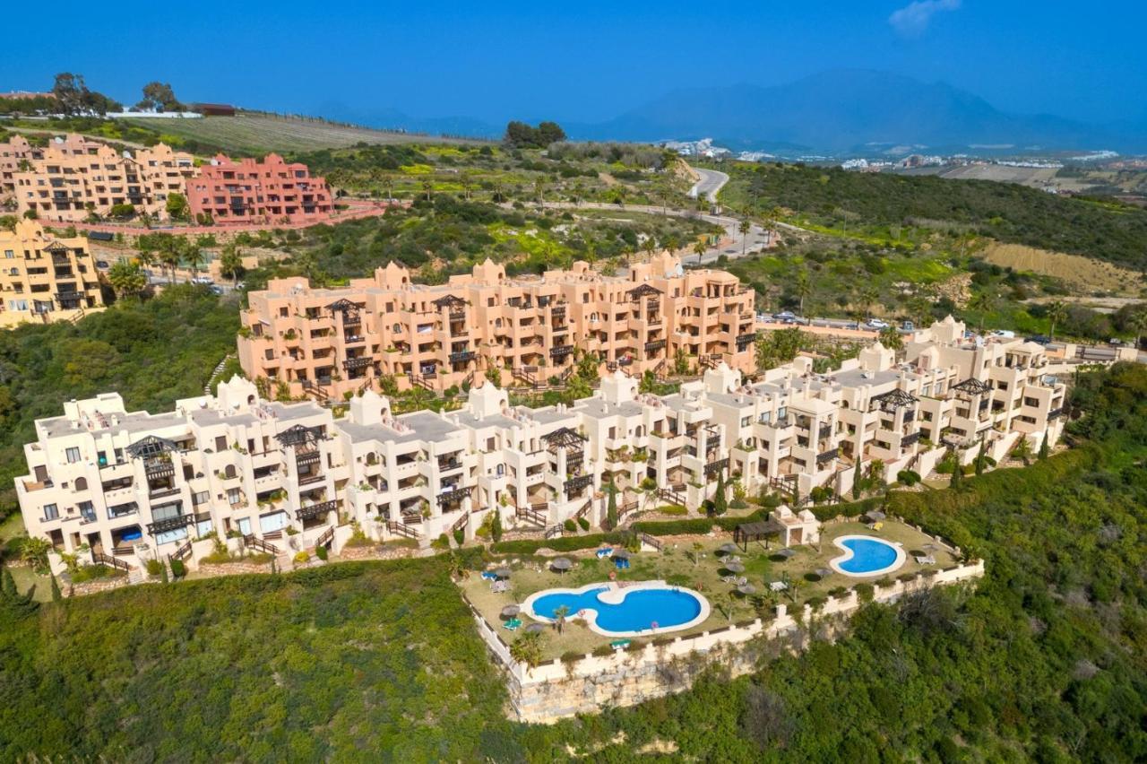 דירות 15 First Line Penthouse With Wonderful Seaview Near Duquesa Golf Manilva Andalucia מראה חיצוני תמונה